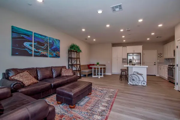 $3,900 | 1089 Delpy View Point, Vista, CA 92084