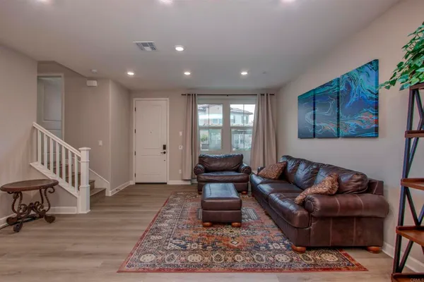 $3,900 | 1089 Delpy View Point, Vista, CA 92084