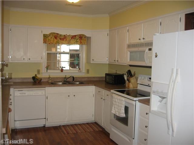 4270 Witherow Road Winston-Salem, NC 27106 - Photo 5 of 12 Kitchen.