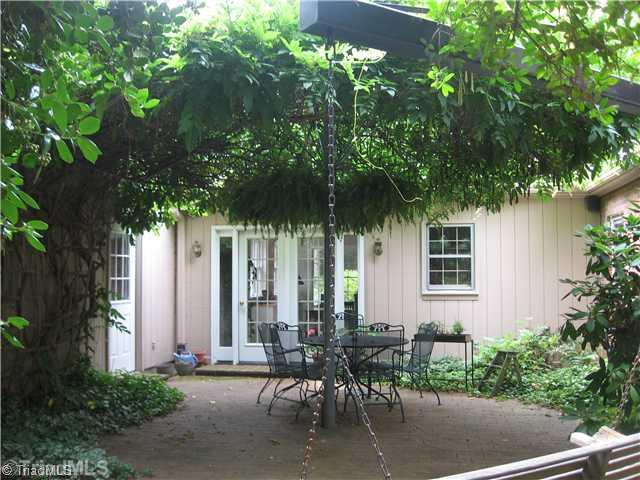 4270 Witherow Road Winston-Salem, NC 27106 - Photo 6 of 12 Yard/Garden.