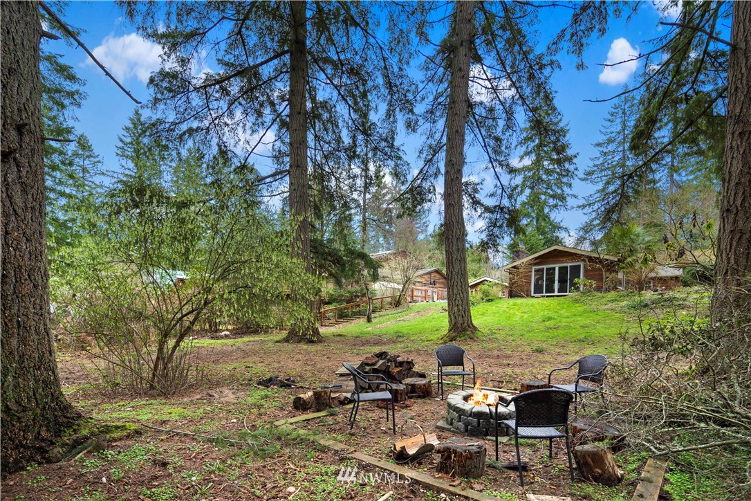 14255 183rd Avenue Southeast Renton, WA 98059 - Photo 32 of 32 a view of a patio with table and chairs under an umbrella
