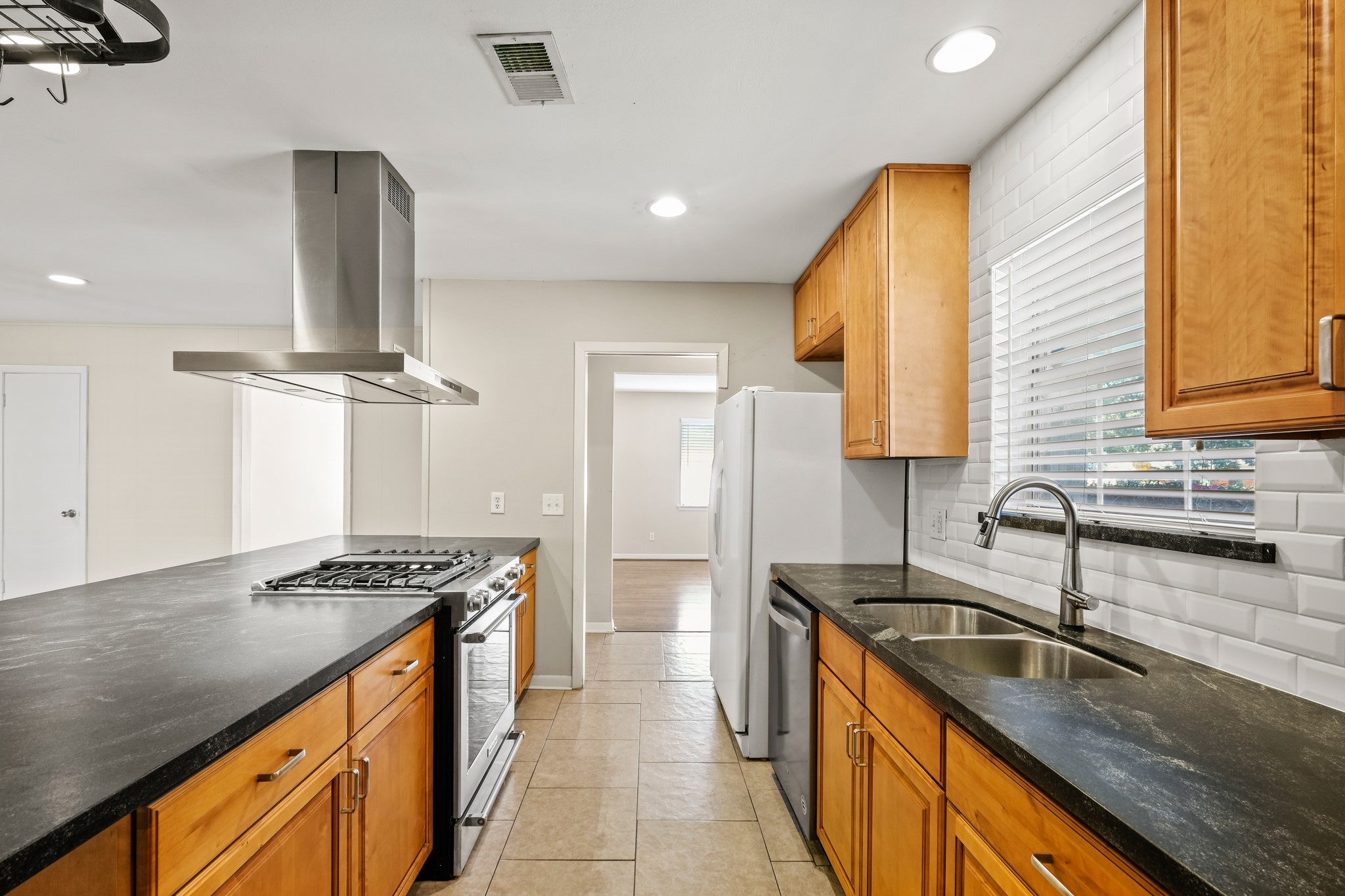 8729 Dunlap Street Houston, TX 77074 - Photo 4 of 15