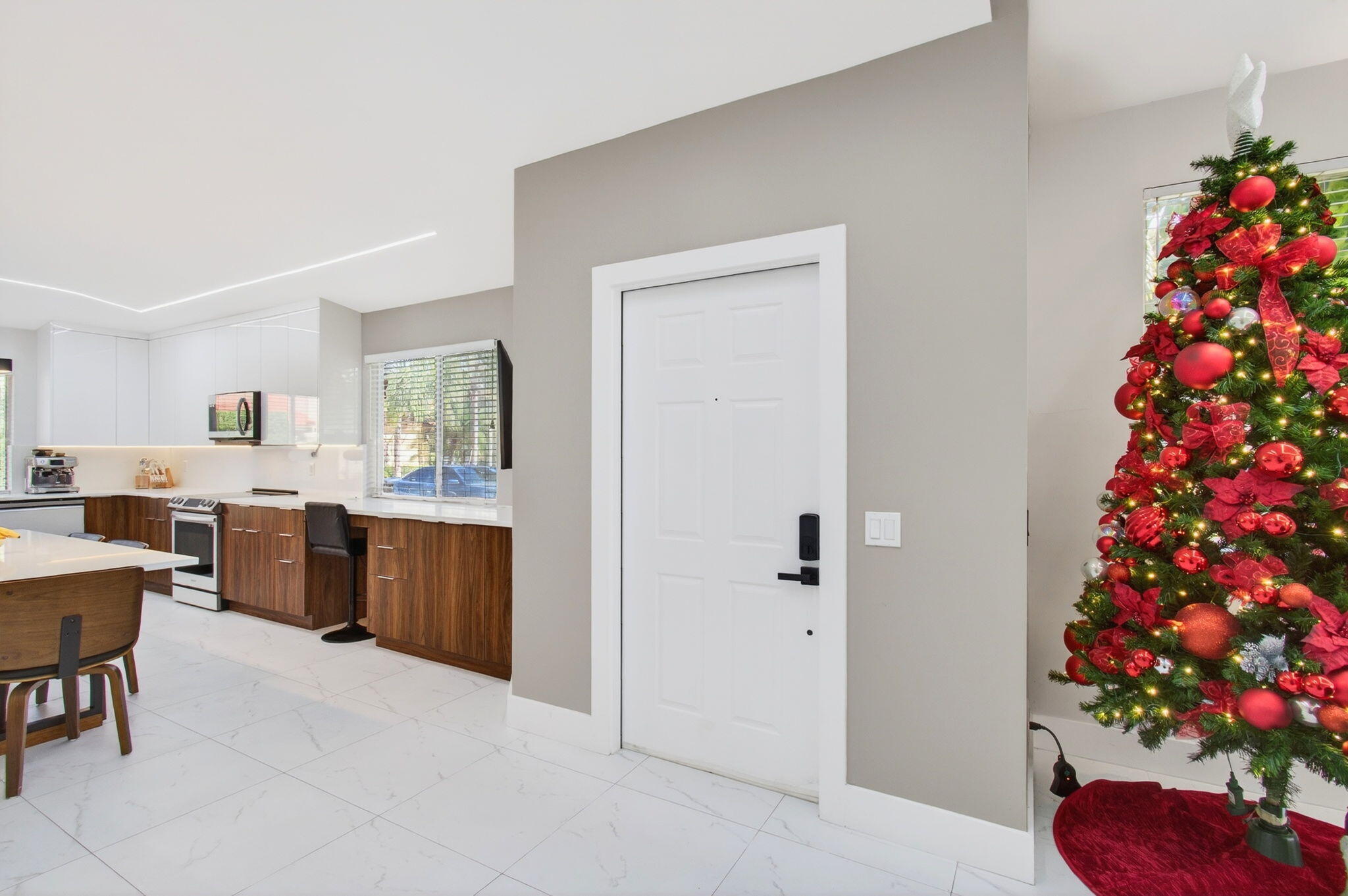 6766 Via Regina Boca Raton, FL 33433 - Photo 3 of 57 foyer