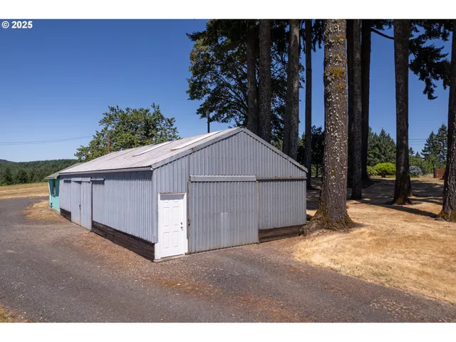 a view of a tennis court