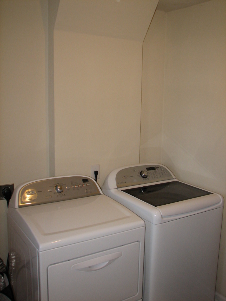 1715 Meadows Road Vinton, VA 24179 - Photo 32 of 37 a utility room with dryer and washer