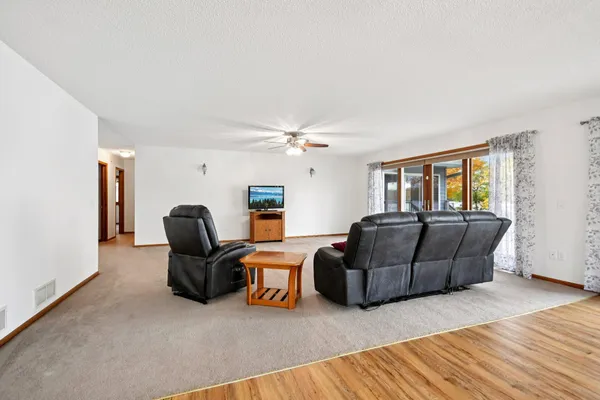 $700,000 | 44080 Maple Lane, Harris, MN 55032