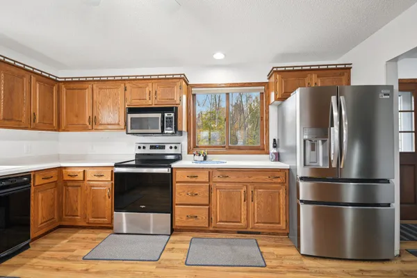 $700,000 | 44080 Maple Lane, Harris, MN 55032