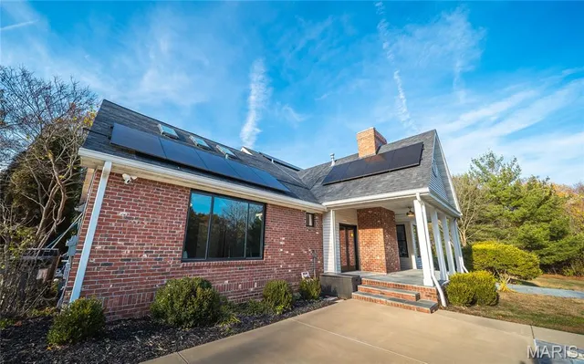 $749,900 | 233 Forest Court, Edwardsville, IL 62025
