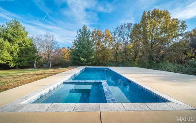 $749,900 | 233 Forest Court, Edwardsville, IL 62025