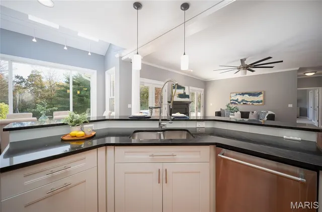 $749,900 | 233 Forest Court, Edwardsville, IL 62025