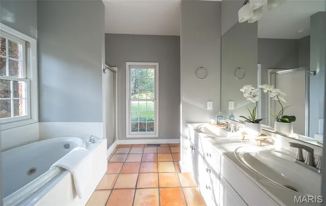 $749,900 | 233 Forest Court, Edwardsville, IL 62025