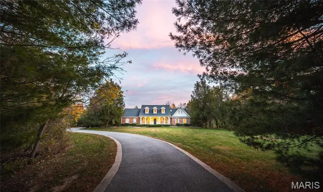 $749,900 | 233 Forest Court, Edwardsville, IL 62025