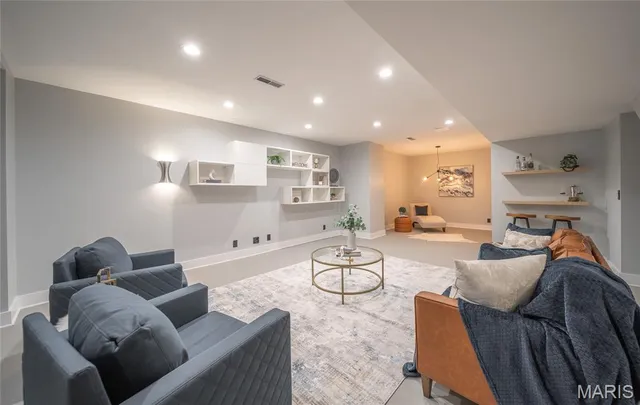 $749,900 | 233 Forest Court, Edwardsville, IL 62025