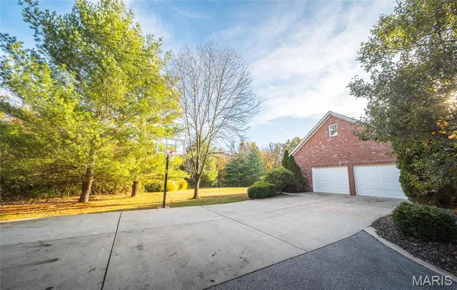 $749,900 | 233 Forest Court, Edwardsville, IL 62025