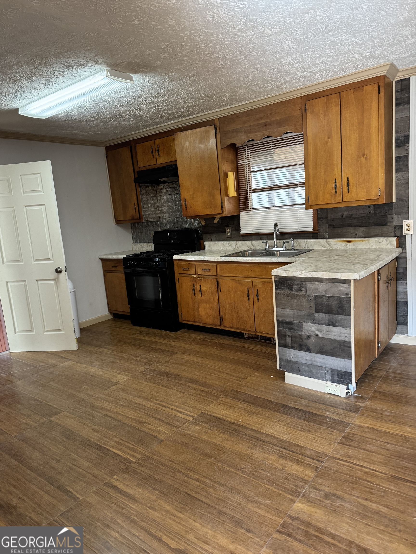 562 Johnstonville Road Barnesville, GA 30204 - Photo 6 of 13