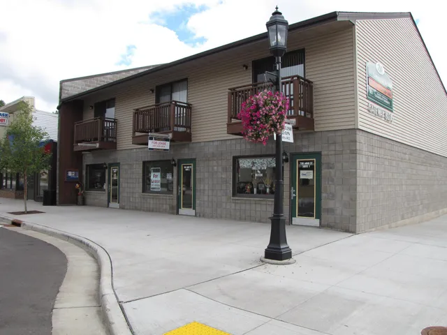 $900 | 780 Main Street, Unit A3, Baldwin, WI 54002