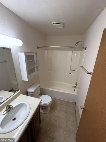 $900 | 780 Main Street, Unit A3, Baldwin, WI 54002