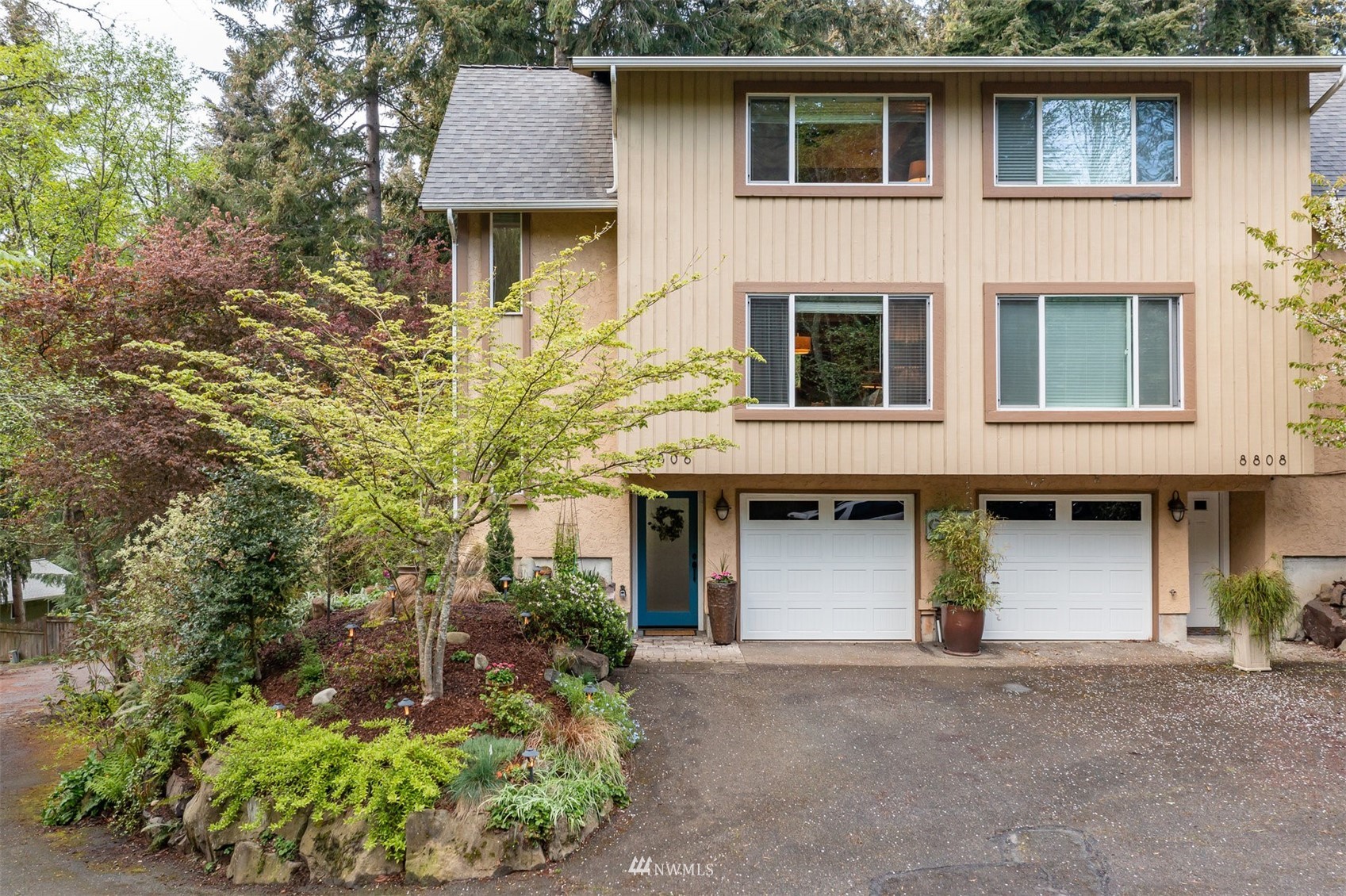 8806 Shell Place, Unit 100L Edmonds, WA 98026 - Photo 3 of 25 front view of a house with a yard