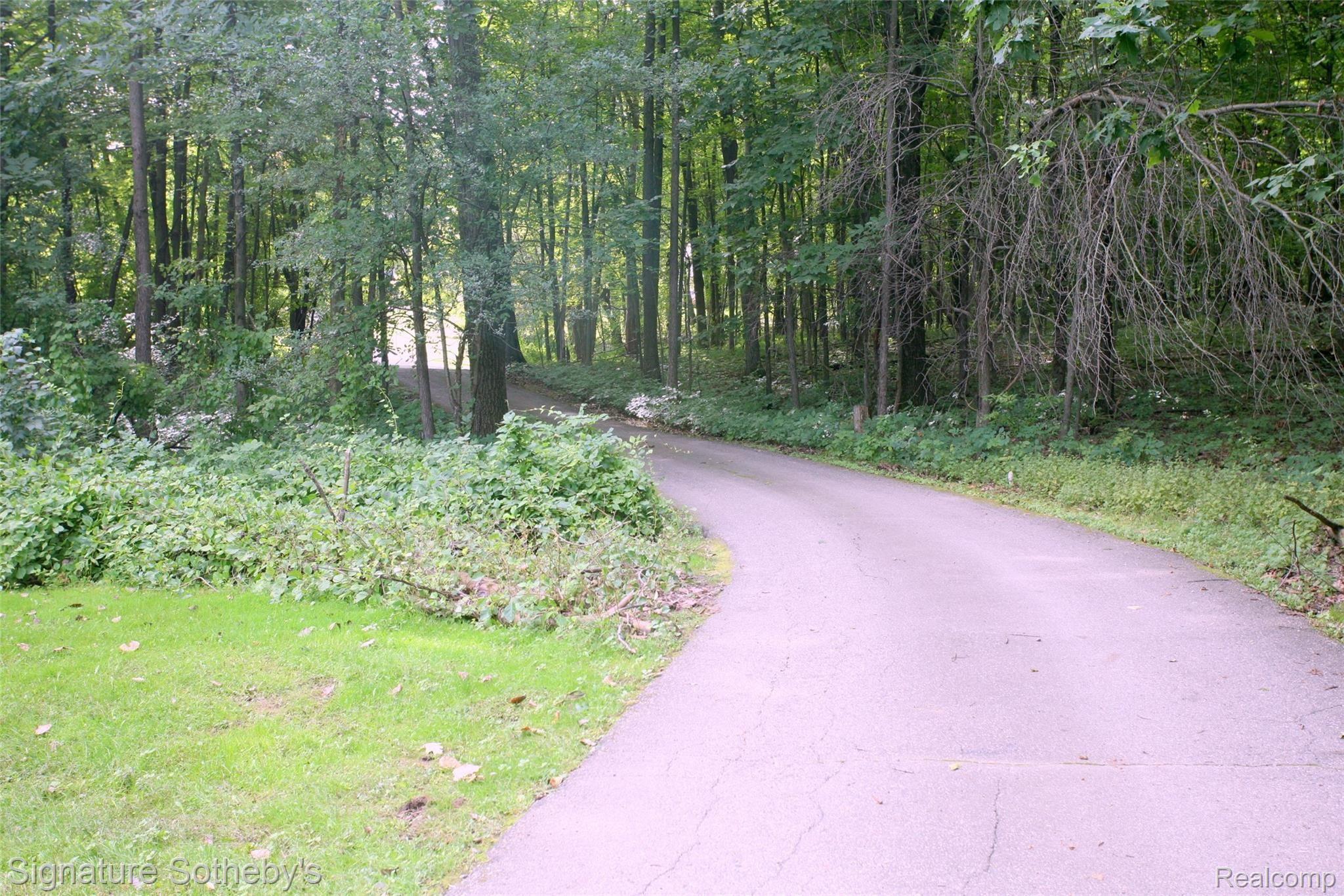 9100 Fox Hollow Road Clarkston, MI 48348 - Photo 51 of 52 Driving In