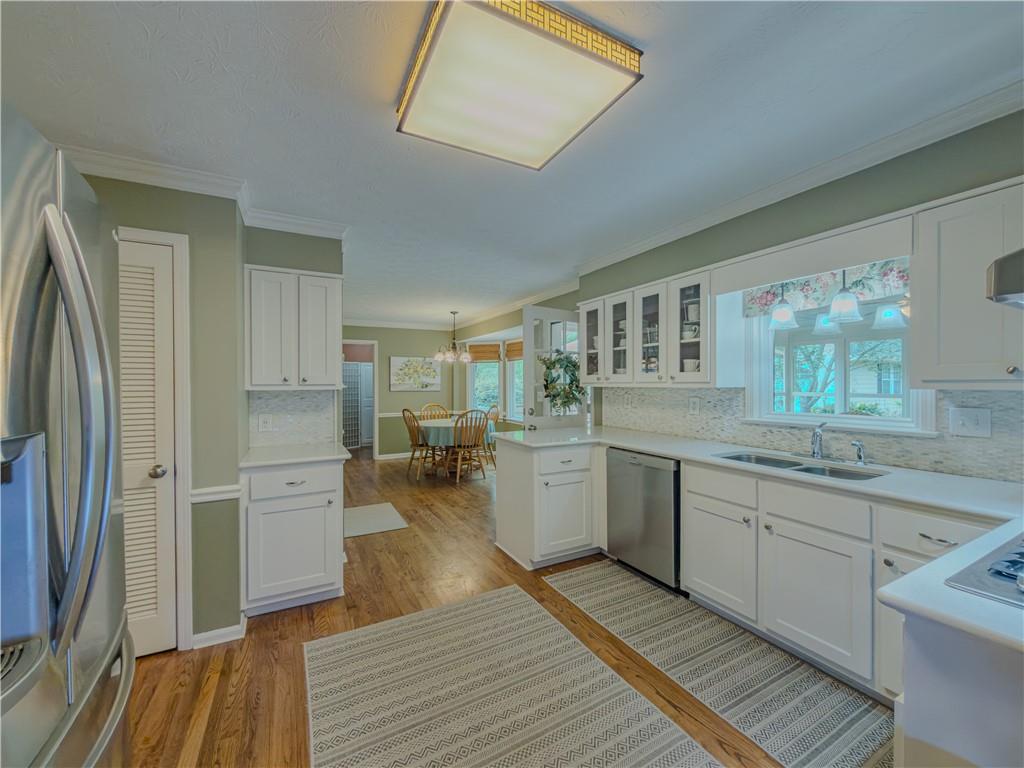 733 Ridgeview Drive Southwest Lilburn, GA 30047 - Photo 11 of 54