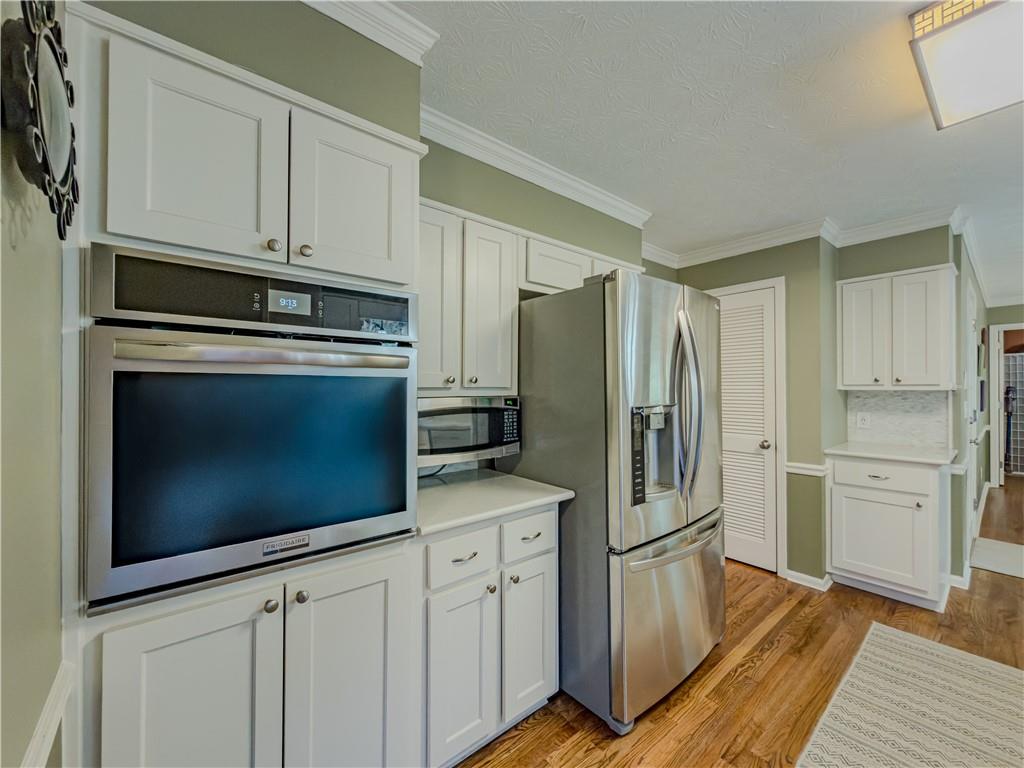 733 Ridgeview Drive Southwest Lilburn, GA 30047 - Photo 12 of 54