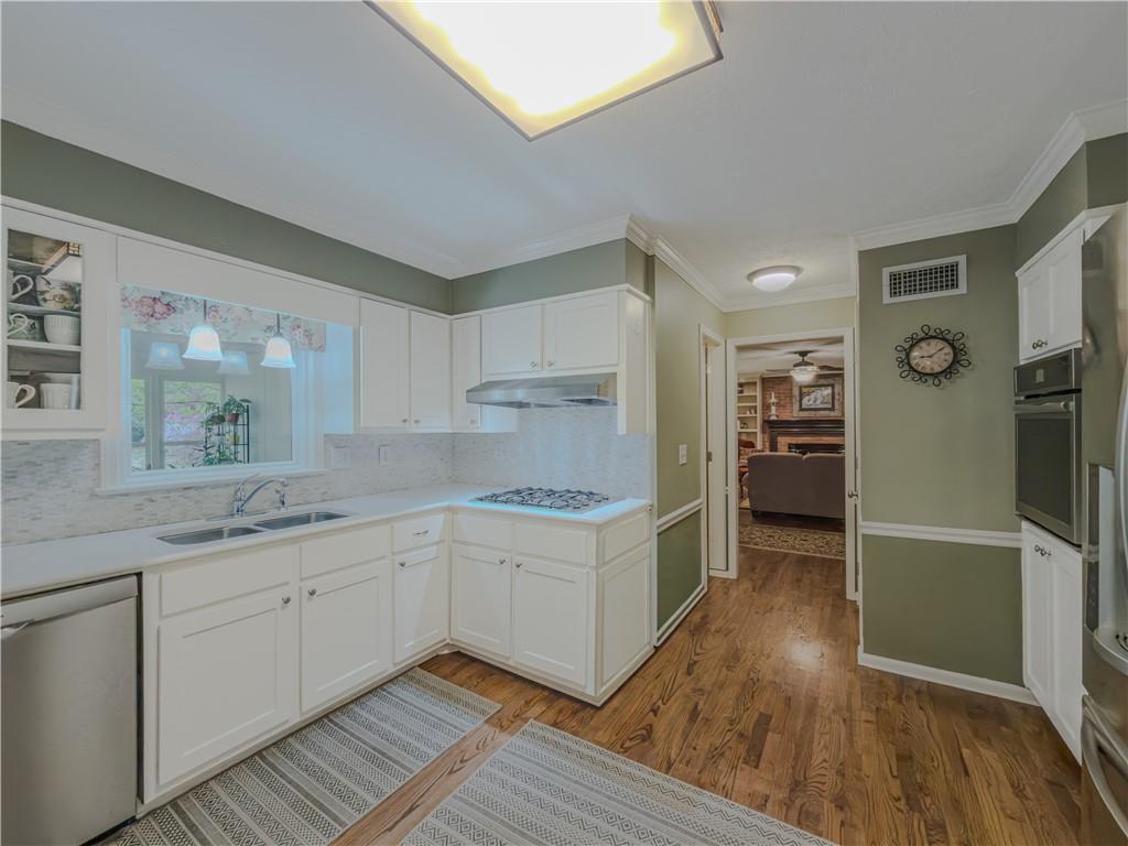 733 Ridgeview Drive Southwest Lilburn, GA 30047 - Photo 16 of 54