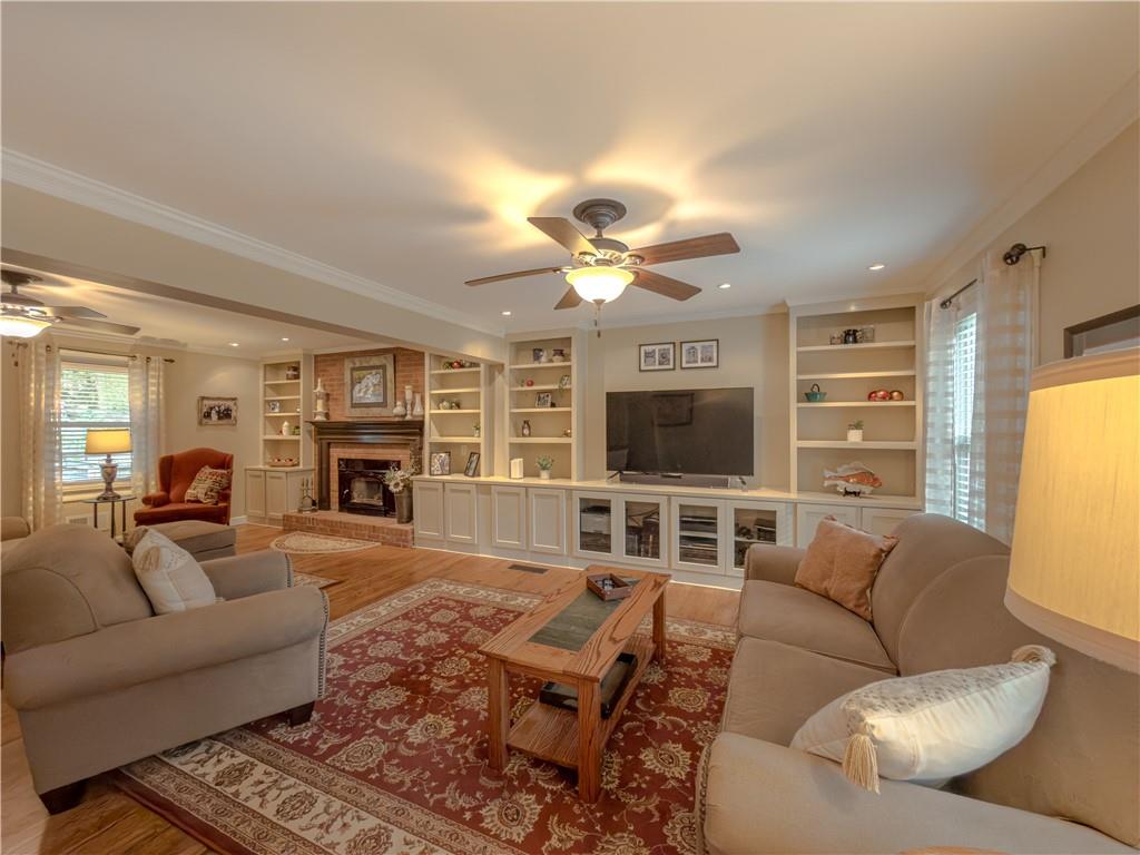 733 Ridgeview Drive Southwest Lilburn, GA 30047 - Photo 4 of 54