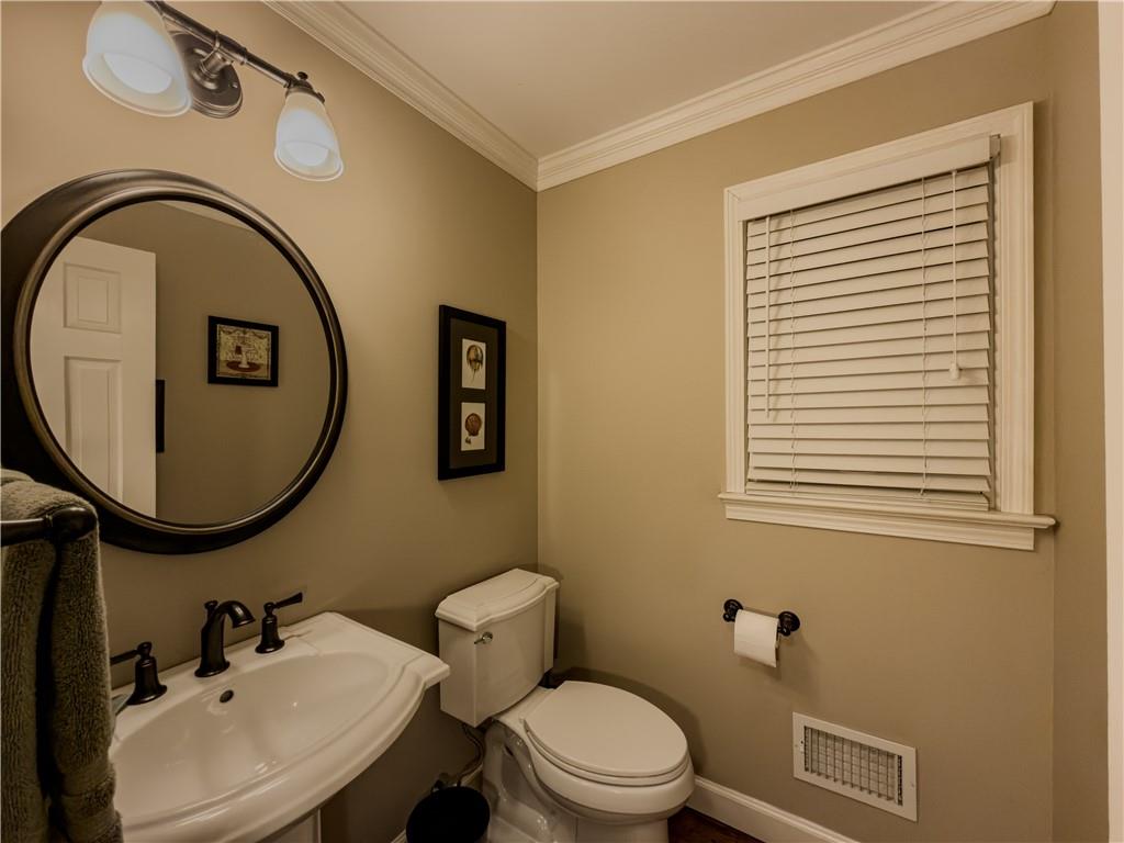 733 Ridgeview Drive Southwest Lilburn, GA 30047 - Photo 10 of 54