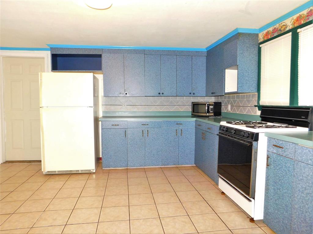 1007 West Collins Street Denton, TX 76201 - Photo 7 of 28