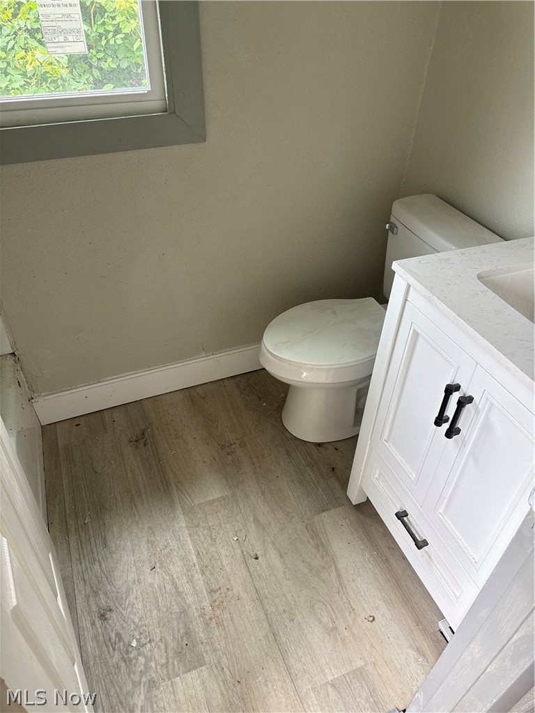 182 Elm Street Struthers, OH 44471 - Photo 7 of 18 MAIN FLOOR FULL BATH