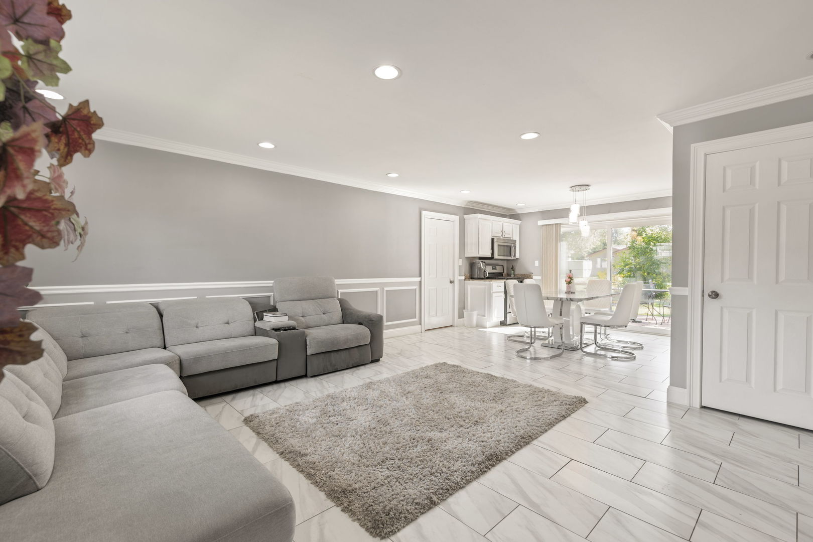 8181 Northway Drive Hanover Park, IL 60133 - Photo 4 of 23 a living room with furniture and view of kitchen