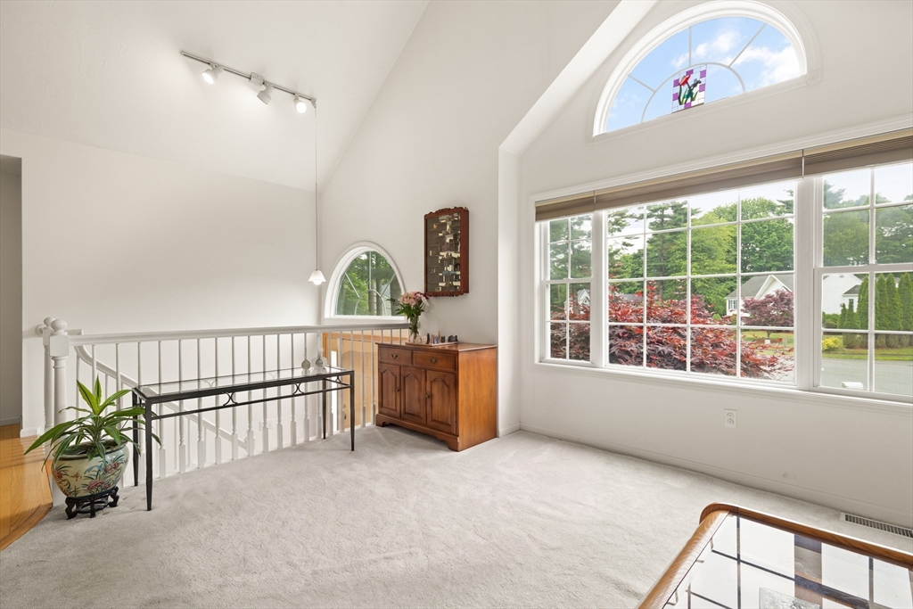 33 Alger Way Stoughton, MA 02072 - Photo 7 of 38