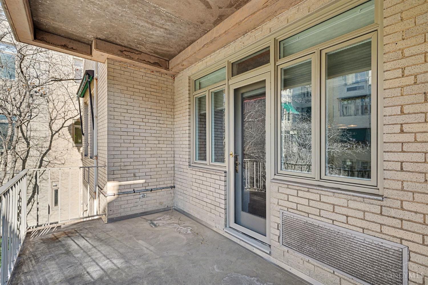 2374 Madison Road, Unit E2F Cincinnati, OH 45208 - Photo 20 of 39 Gallery Image 20