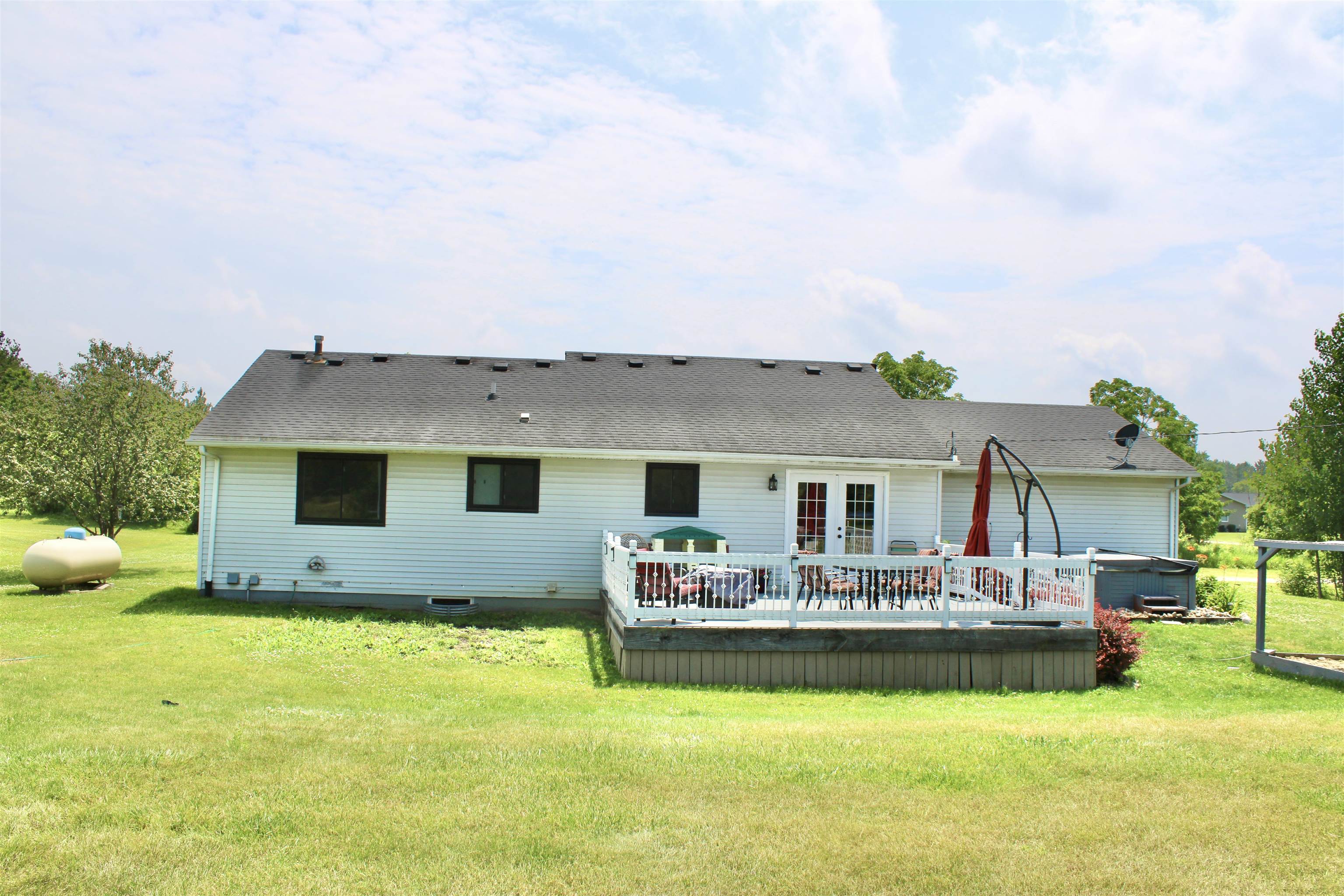 8410 Cook Road Swartz Creek, MI 48473 - Photo 3 of 21 50146792-fc81d94a-8f3a-43d5-9f2f-83256833a7a6.JPG