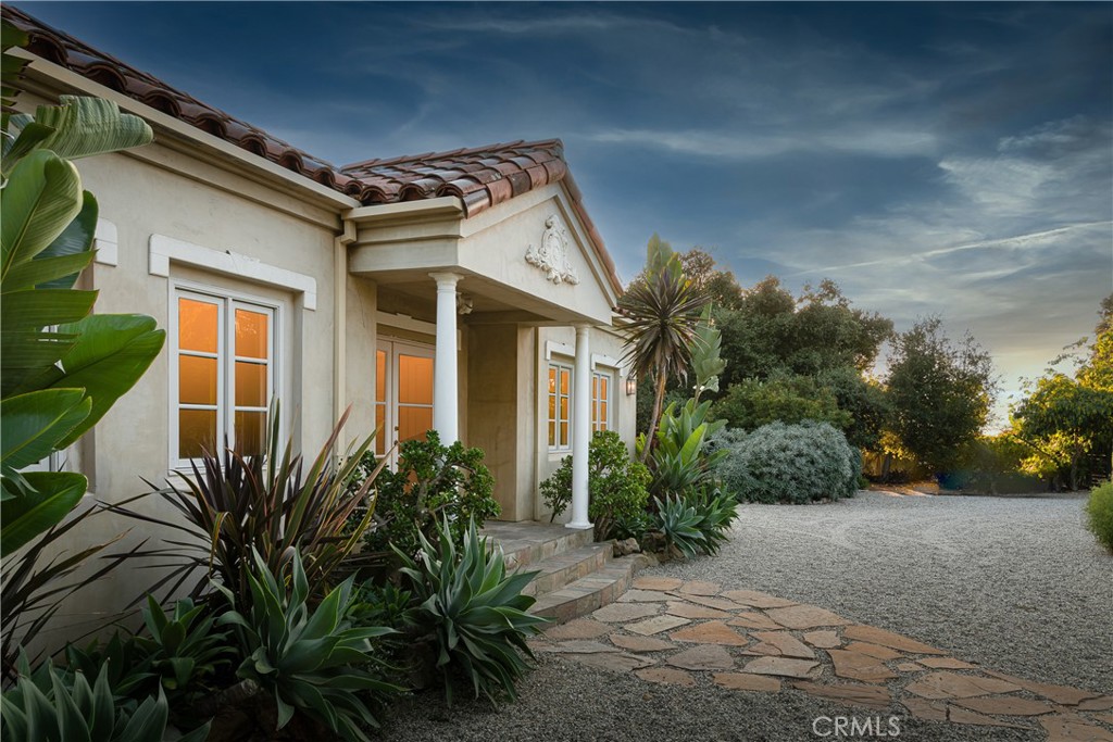 21149 Entrada Road Topanga, CA 90290 - Photo 33 of 39 a front view of a house with garden