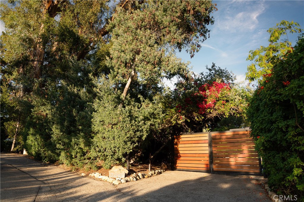 21149 Entrada Road Topanga, CA 90290 - Photo 38 of 39 a view of outdoor space and yard