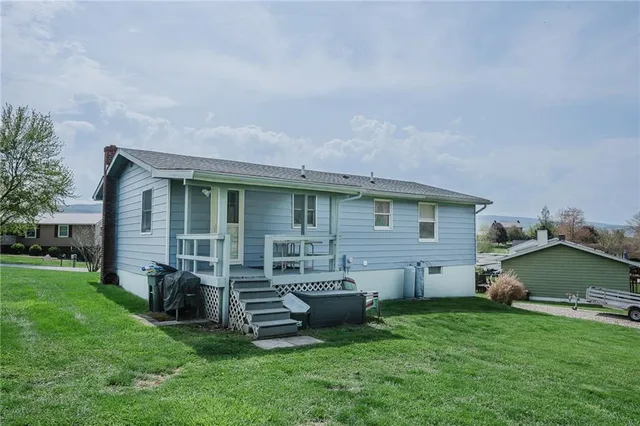 a view of a house with a backyard