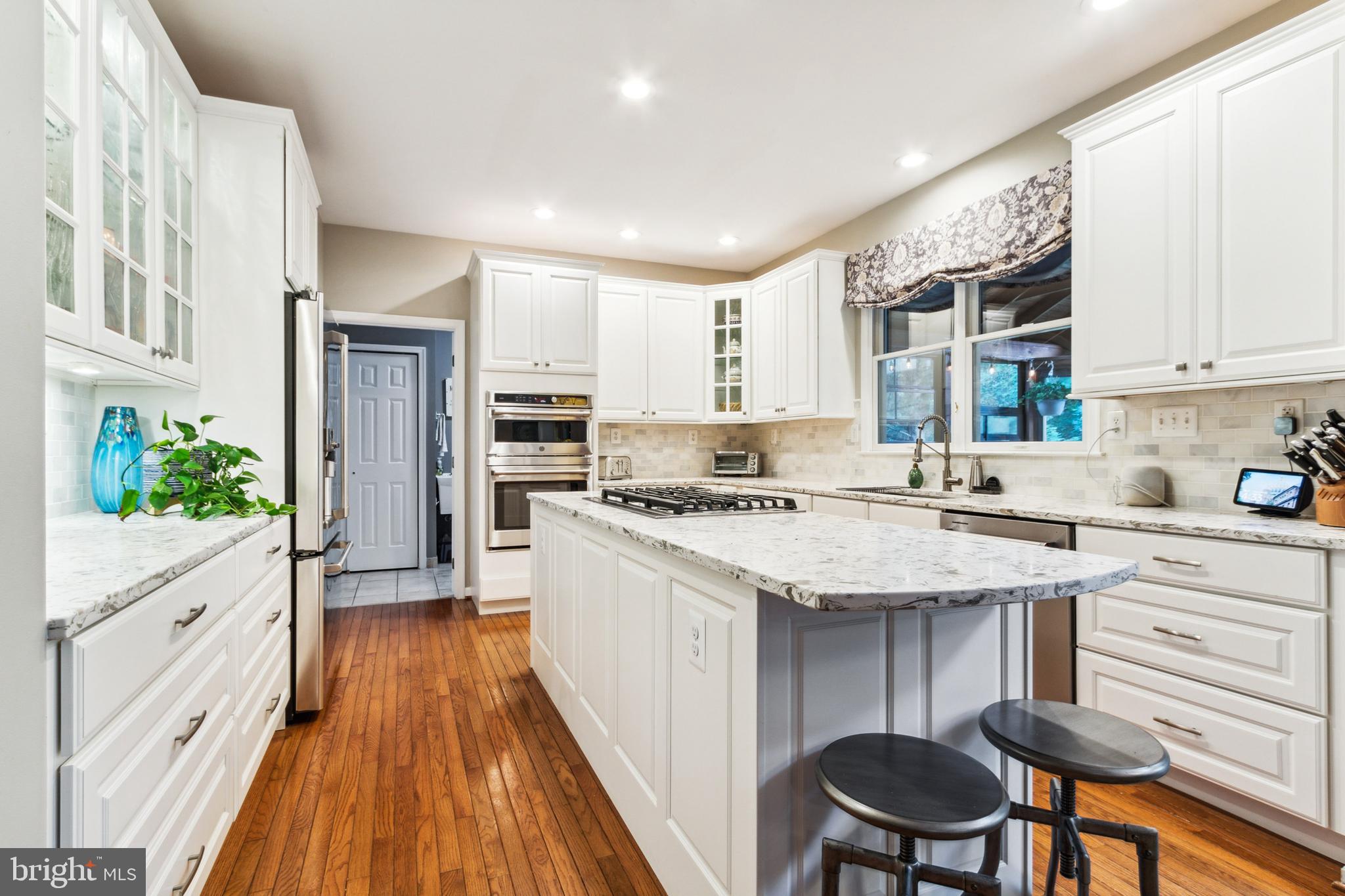 2922 Oak Shadow Drive Herndon, VA 20171 - Photo 16 of 60 Stunning Cabinetry and Countertops