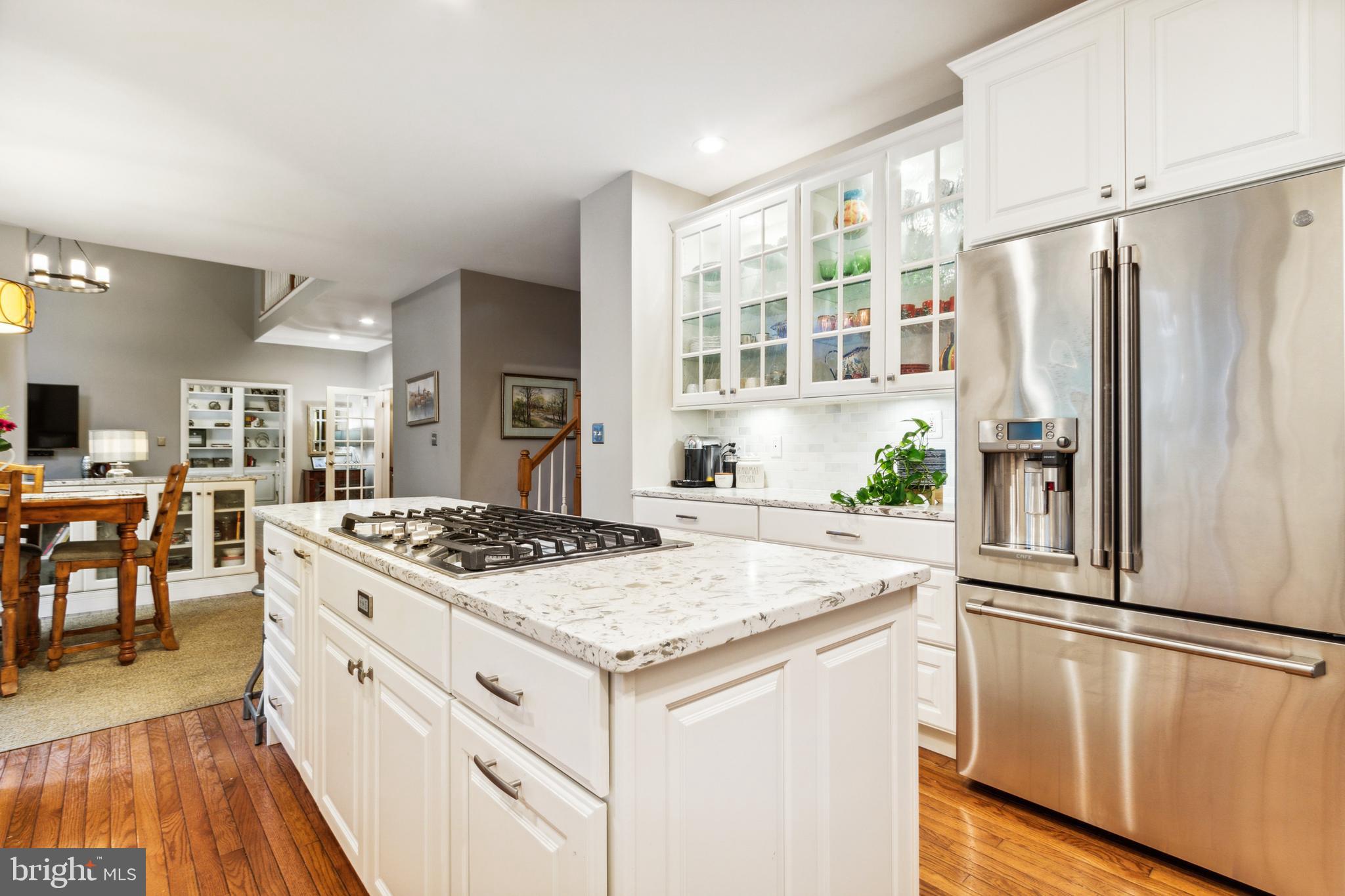 2922 Oak Shadow Drive Herndon, VA 20171 - Photo 20 of 60 Gorgeous Kitchen w/Updated Appliances