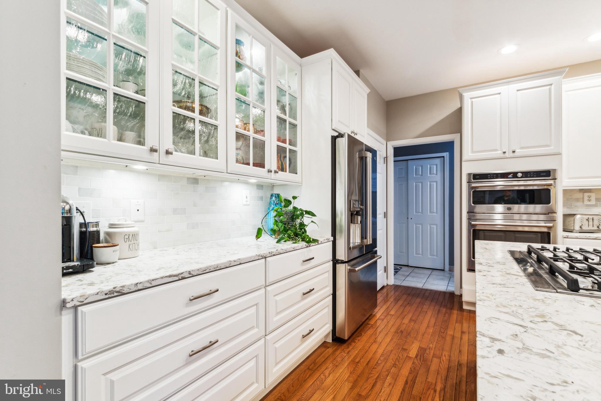 2922 Oak Shadow Drive Herndon, VA 20171 - Photo 21 of 60 Stunning Glass Cabinetry