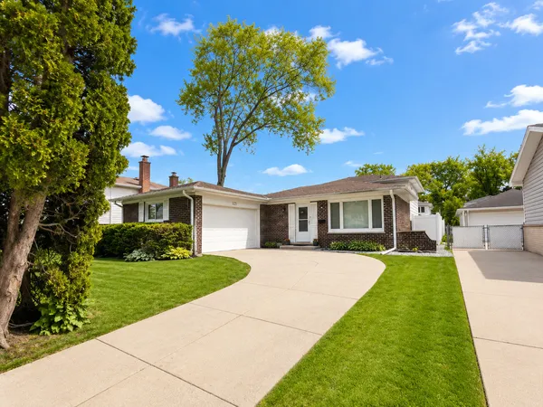$545,000 | 625 Devonshire Drive, Des Plaines, IL 60018