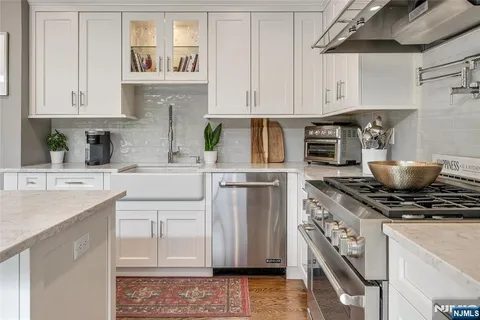 $989,000 | 700 Gallows Hill Road, Cranford, NJ 07016