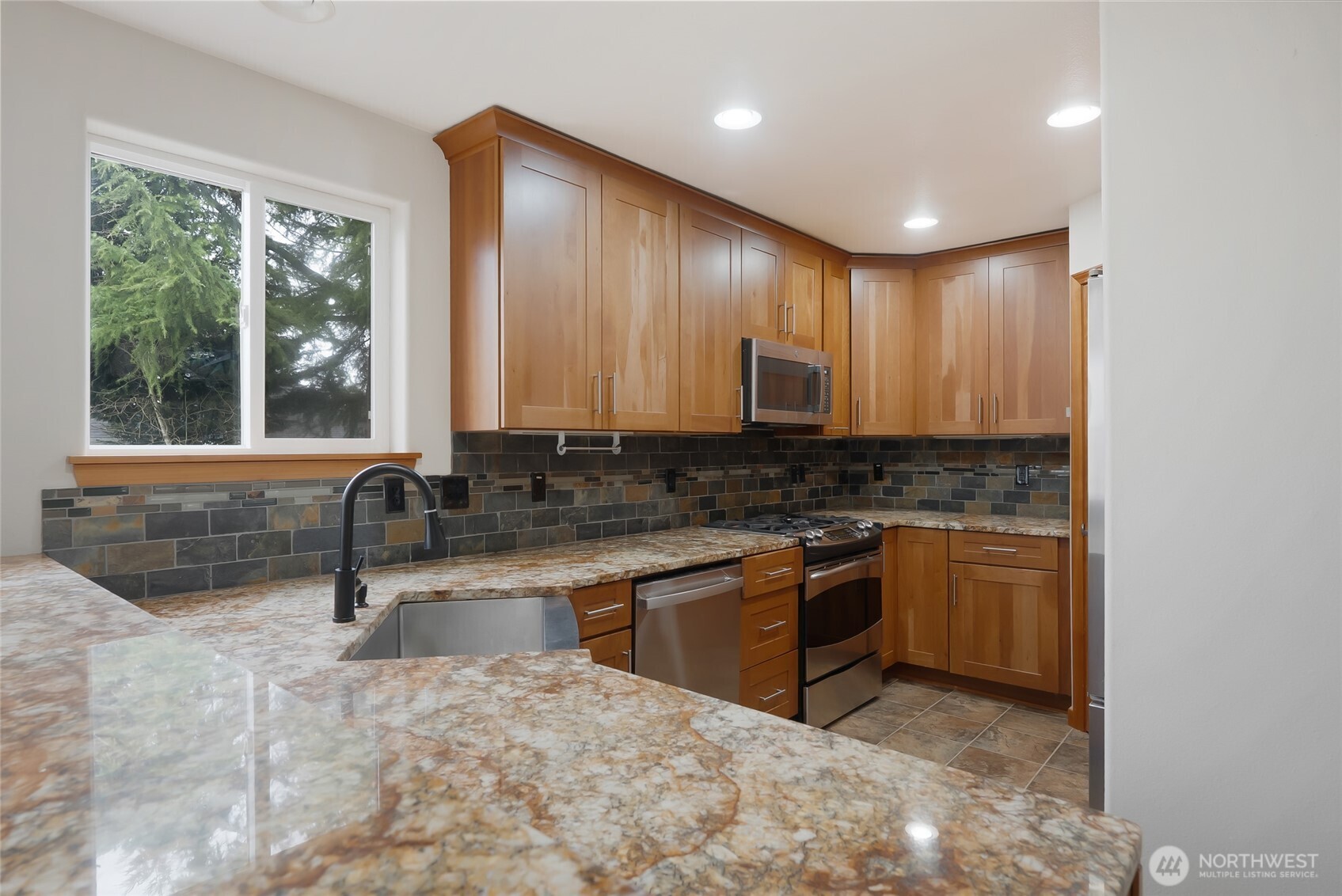 833 Blueberry Lane Bellingham, WA 98229 - Photo 11 of 38