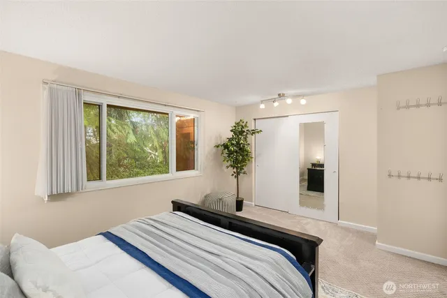 $406,000 | 24613 13th Avenue South, Des Moines, WA 98198