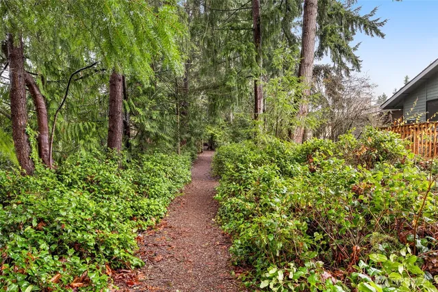 $406,000 | 24613 13th Avenue South, Des Moines, WA 98198