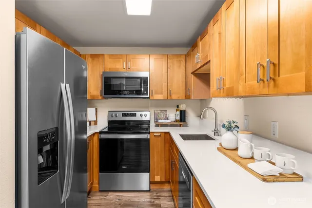 $406,000 | 24613 13th Avenue South, Des Moines, WA 98198