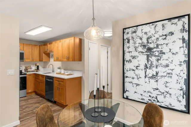 $406,000 | 24613 13th Avenue South, Des Moines, WA 98198