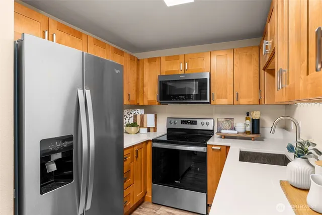 $406,000 | 24613 13th Avenue South, Des Moines, WA 98198