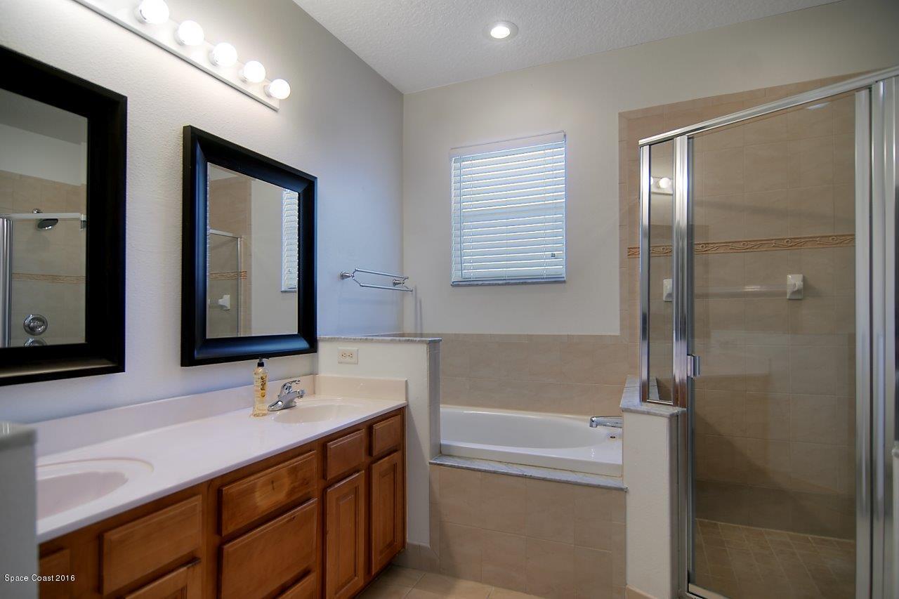 3191 Ricks Way Melbourne Beach, FL 32951 - Photo 7 of 30 Master bath w/Roman tub