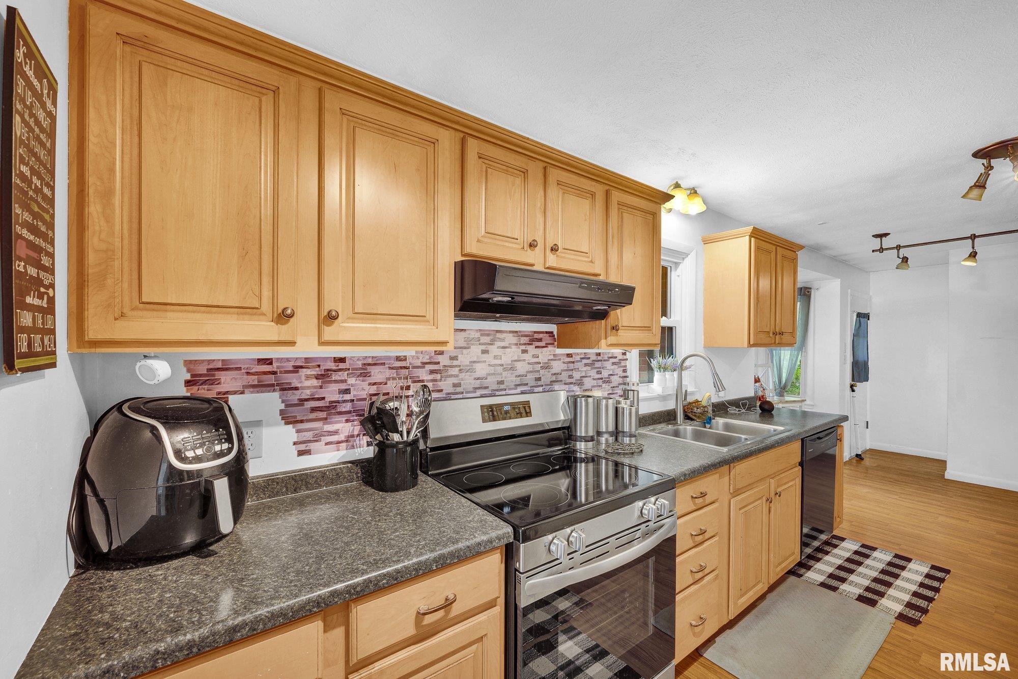 2304 North Lehman Road Peoria, IL 61604 - Photo 11 of 31